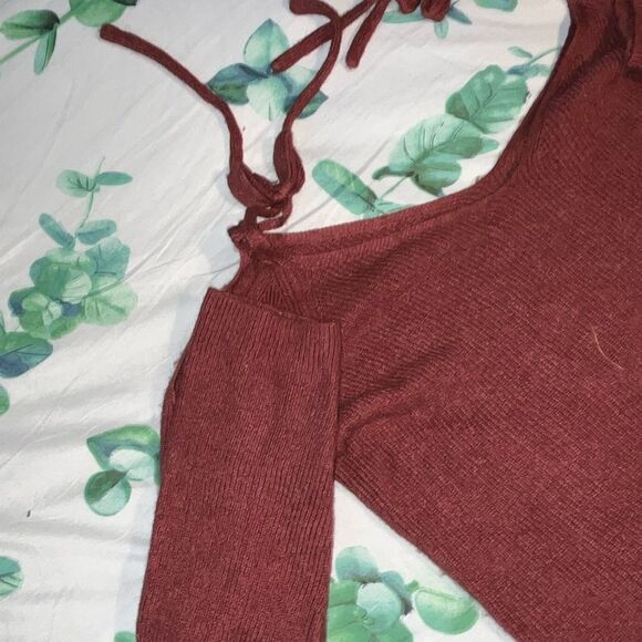 Love Denim 24/7 Burgundy Ribbed Cold-Shoulder Sweater - Size Small - Picture 3 of 5